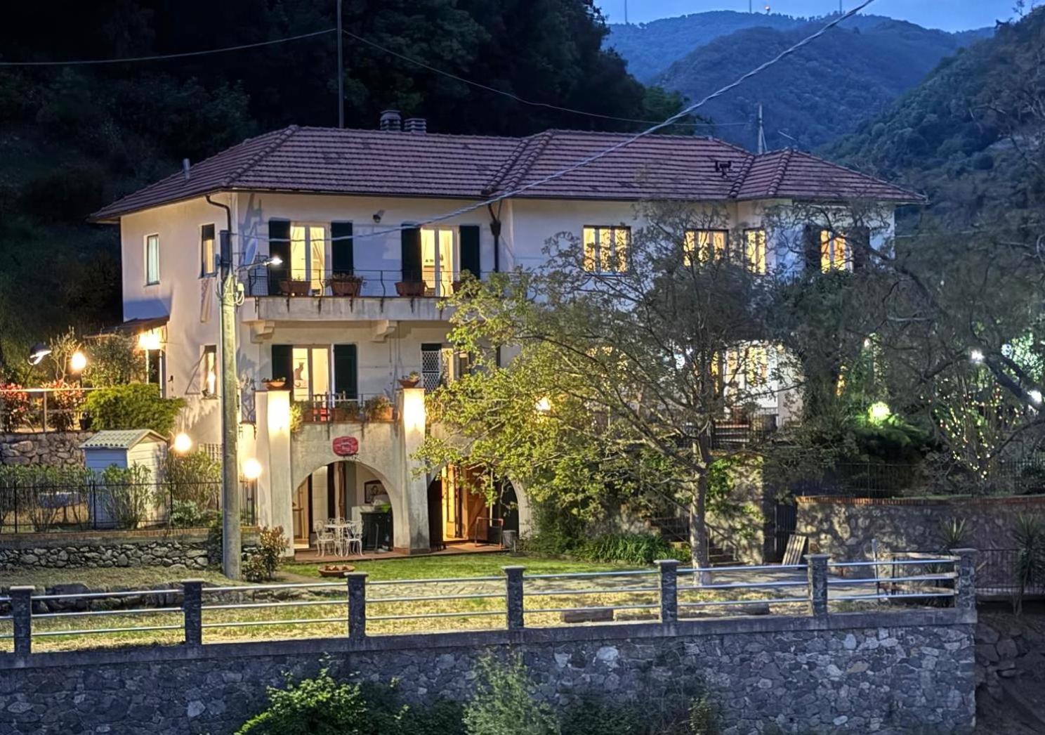 La Casa Sul Fiume Albisola Superiore Exterior foto